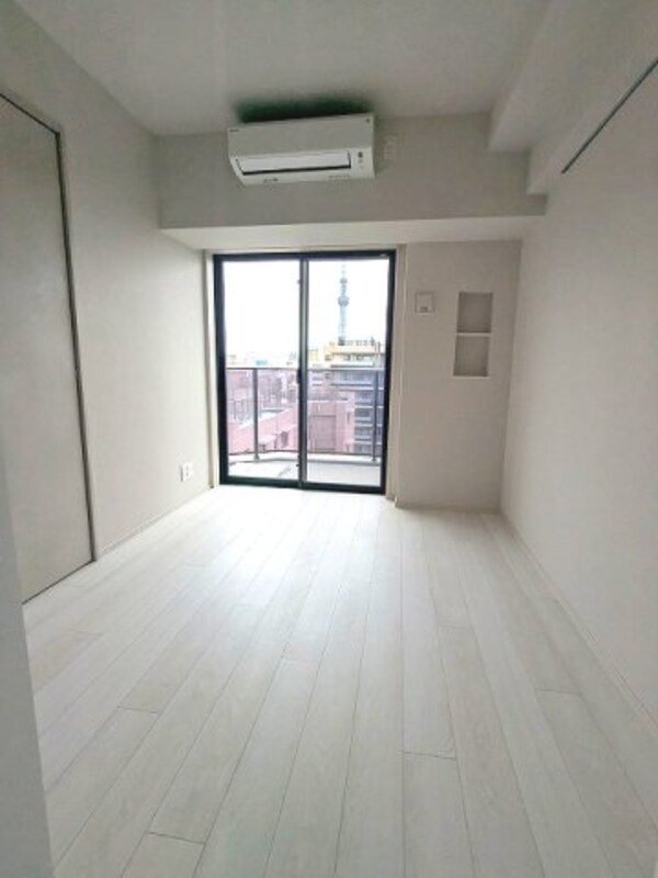 建物設備(5.5帖洋室、バルコニーに面した明るい室内、14F室内からス)