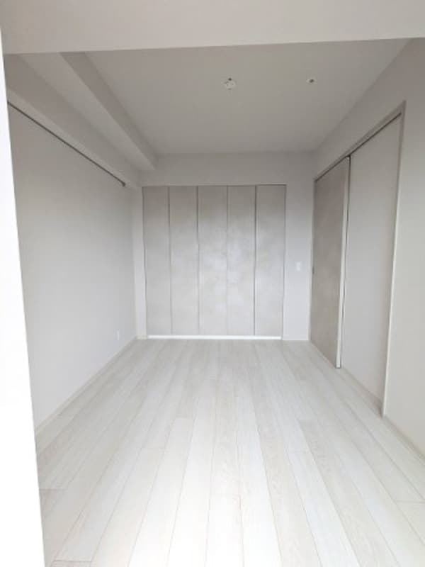 建物設備(5.5帖洋室、バルコニーに面した明るい室内、14F室内からス)