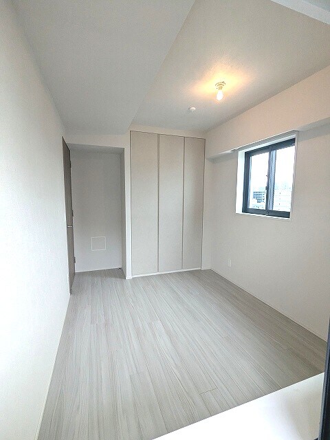 物件内観写真9　(洋室、エアコン、クローゼット、角部屋2面採光)