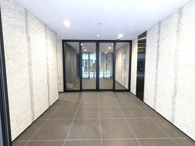 物件内観写真14　(瀟洒なエントランスです)