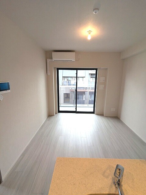 物件内観写真20　(リビング、エアコン付)
