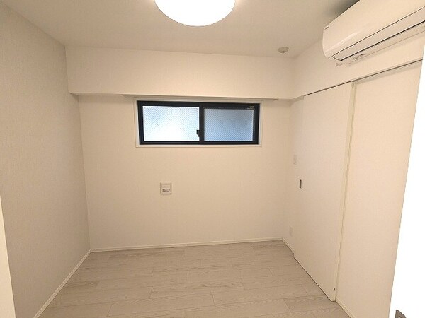 建物設備(4帖洋室、ウォークインクローゼット、エアコン付き、照明付き)