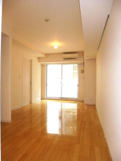 物件内観写真5　(パークアクシス元浅草ステージのリビングです、テーブルソファー)