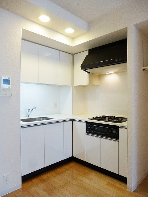 物件内観写真6　(パークアクシス元浅草ステージのキッチンです、グリル付ガス３口)