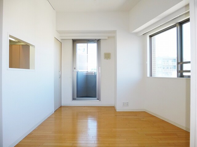 物件内観写真4　(パークアクシス御徒町のリビングです、テーブル配置しやすい間取)