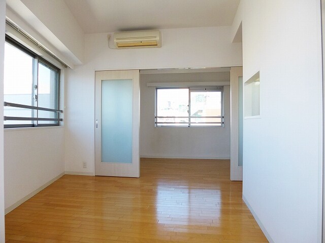 物件内観写真12　(パークアクシス御徒町のリビングです)