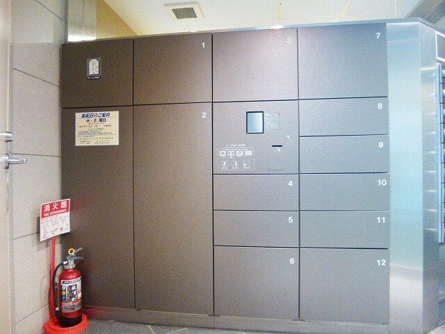 物件内観写真13　(パークアクシス御徒町の不在時に便利な宅配ＢＯＸです)