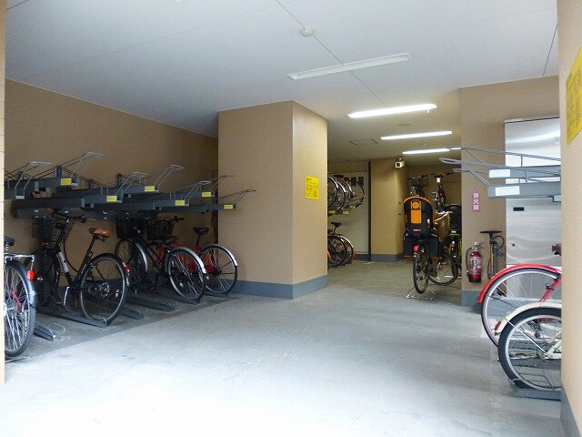 物件内観写真17　(パークアクシス御徒町の駐輪場です)