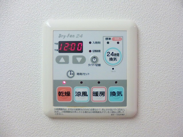 物件内観写真19　(パークアクシス御徒町の浴室換気乾燥機です)