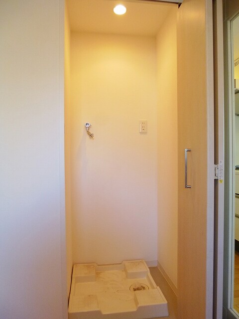 物件内観写真24　(パークアクシス御徒町の室内洗濯機置場です)