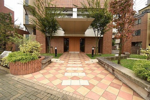 物件外観写真2　(エントランス外観　※前回募集時2020年11月撮影)