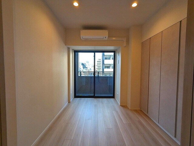 物件内観写真6　(洋室、ダウンライト付きです)