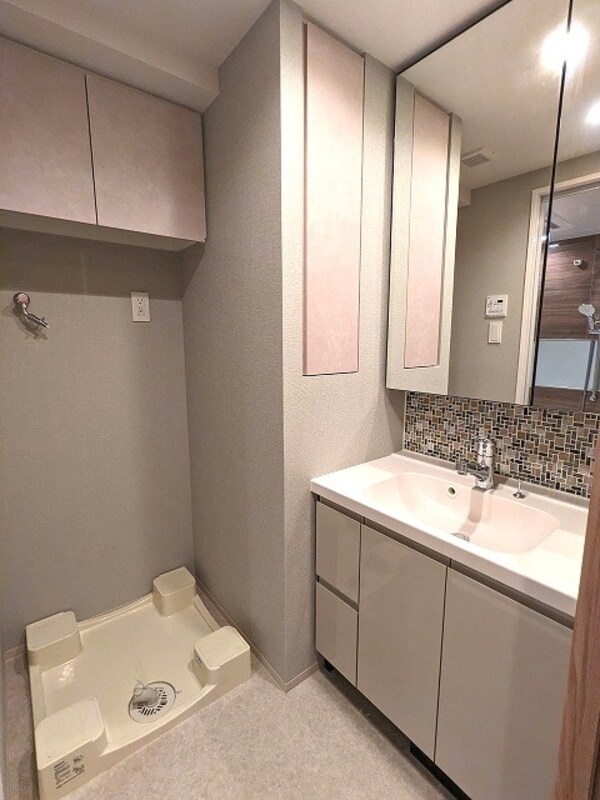 洗面・脱衣所(トイレと独立した洗面室、ハンドシャワー付き、洗面室の下にヘル)