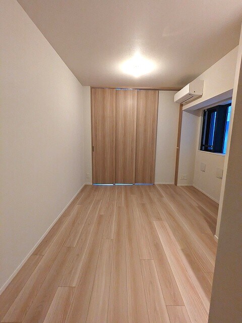 物件内観写真29　(スライドドアを閉めた状態のリビングです)