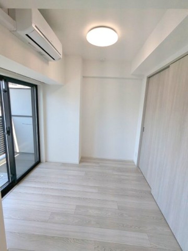 建物設備(3.9帖洋室、リビングと各洋室にエアコンと照明付きです、イン)