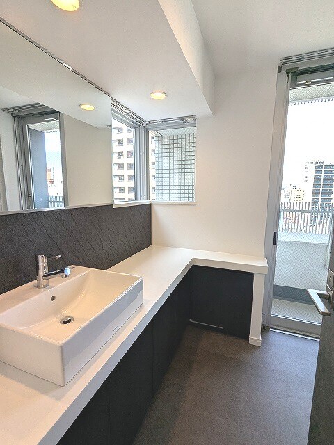 物件内観写真9　(室内一部リフォーム)