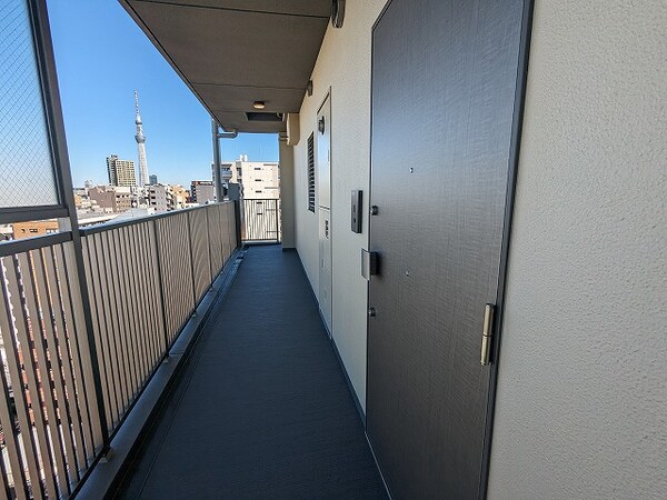 建物設備(13F共用廊下、上層階の共用廊下からスカイツリー・隅田川花火)