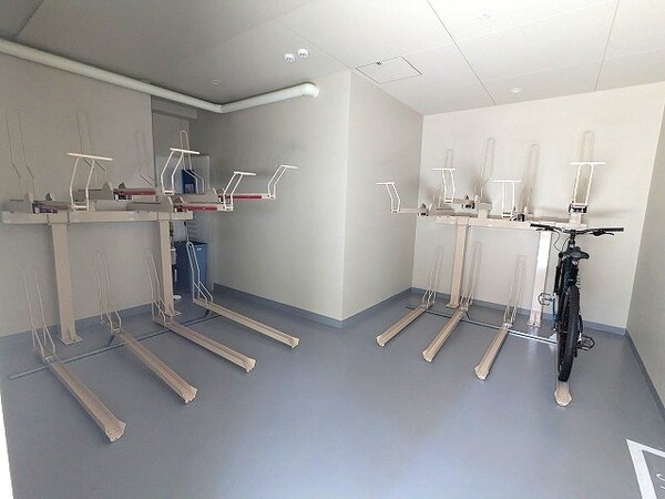 建物設備(屋根付自転車置場)