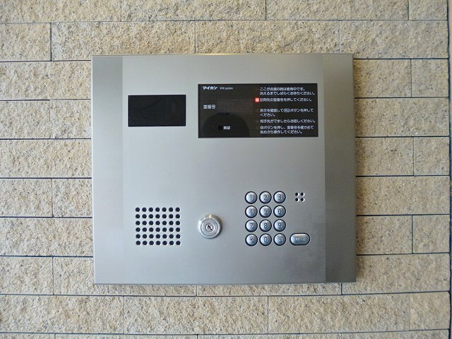 物件外観写真2　(モニター付オートロックセキュリティです)