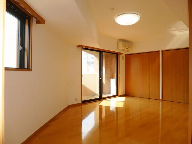 物件内観写真7　(広々洋室１０帖)