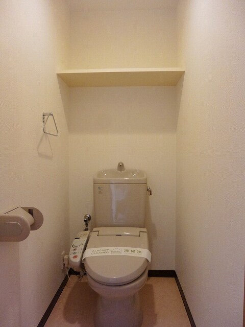 物件内観写真9　(温水洗浄便座です)