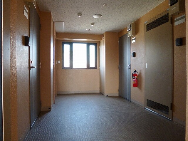 物件内観写真21　(雨に濡れない内廊下)