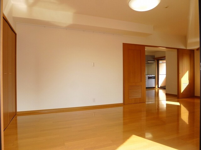 物件内観写真25　(広々洋室１０帖)