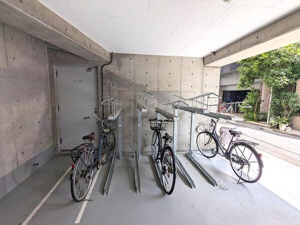 建物設備(屋根付き自転車置き場です)