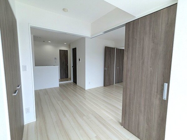 建物設備(9F、南西向き日当たり眺望良好なリビングと3.8帖洋室です)