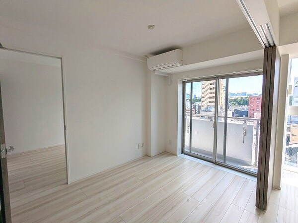 建物設備(9F、南西向き日当たり眺望良好なリビングです)