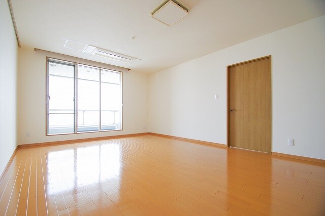 物件内観写真2　(リノベーション前参照)