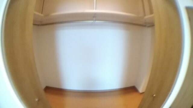 物件内観写真12　(ウォークインクローゼット・リノベーション前参照)
