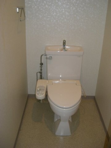 物件内観写真14　(トイレ・リノベーション前参照)
