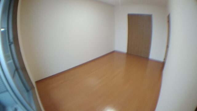 物件内観写真16　(洋室・リノベーション前参照)