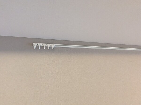 建物設備(リビングにピクチャーレール付き)