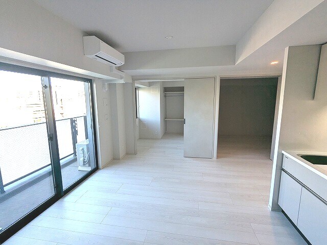 物件内観写真8　(リビング
エアコン付)