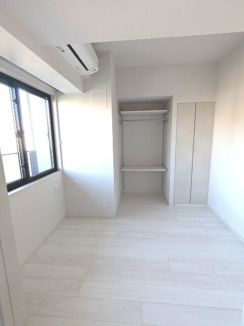 物件内観写真10　(4.1帖洋室、エアコン・クローゼット付)