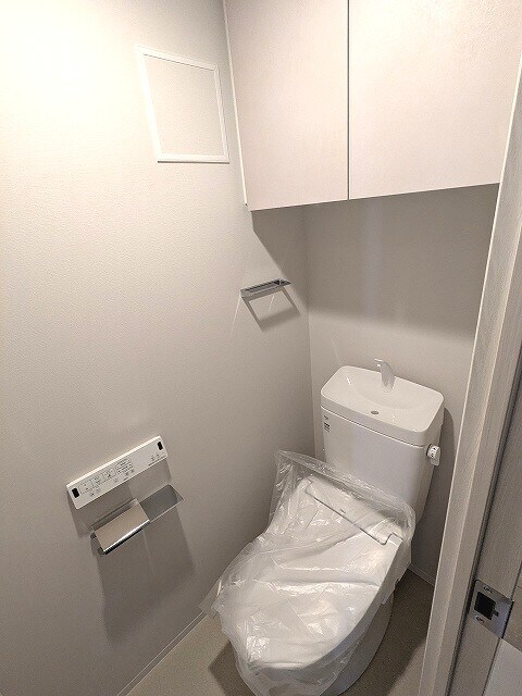 物件内観写真13　(温水洗浄便座、スマホストレージあり便利です)