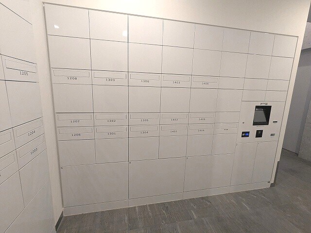 物件内観写真16　(各部屋専用のメールＢＯＸ一体型宅配ロッカーです)