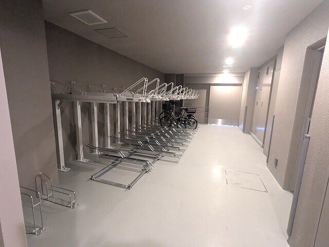 物件内観写真17　(屋内の自転車置場)