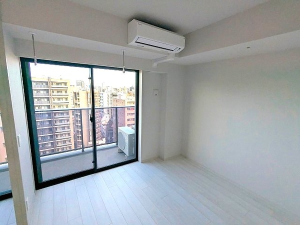 建物設備(5.5帖洋室、バルコニーに面した明るい室内、14Fスカイツリ)