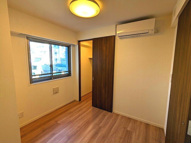 物件内観写真8　(5.6帖洋室)