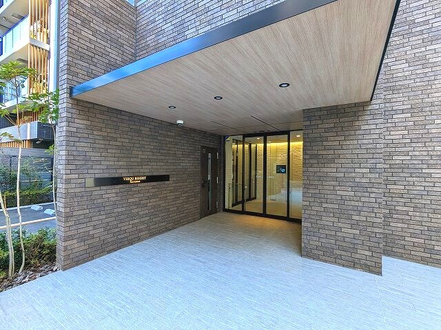 物件内観写真16　(瀟洒なエントランスです)