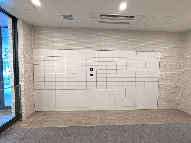 物件内観写真18　(タッチキーのメールBOXと宅配BOXです)