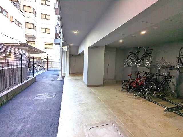 物件内観写真21　(屋根付自転車置場です)