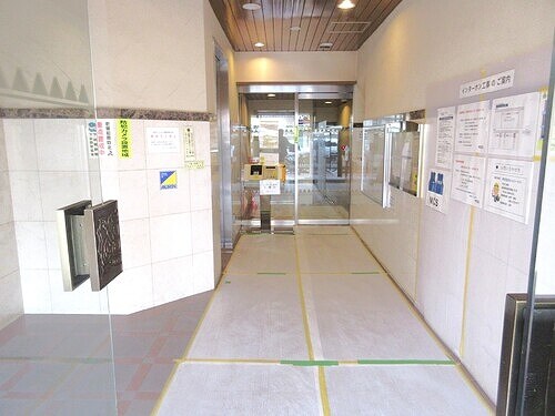 物件外観写真3　(エントランスホール)