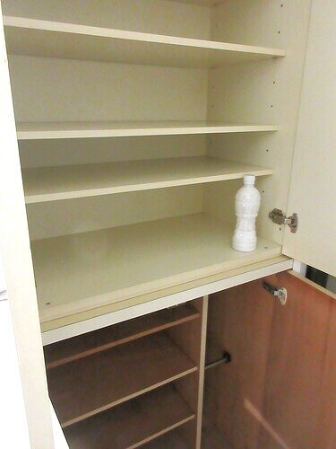 物件内観写真13　(下足入)