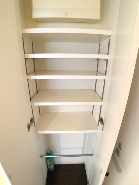 物件内観写真15　(リフォーム、リビングと洋室にエアコンとダウンライト付です)