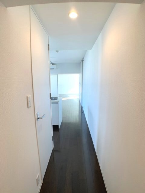 物件内観写真16　(リフォーム、リビングと洋室にエアコンとダウンライト付です)