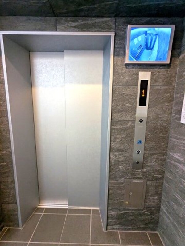 建物設備(防犯モニター付セキュリティエレベーターです)